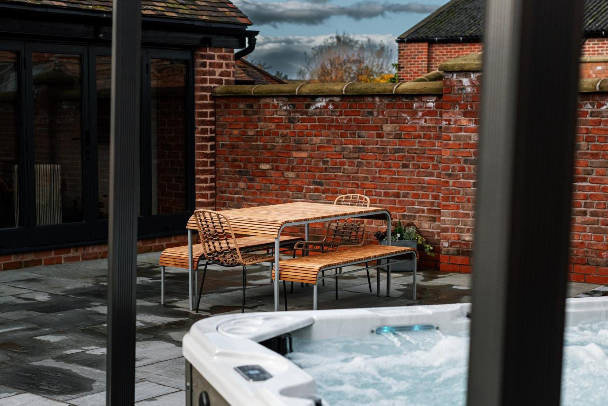 Pigeon House - Unique Barn With Private Garden, Hot Tub And Wood Burner Villa Shrewsbury Exteriör bild