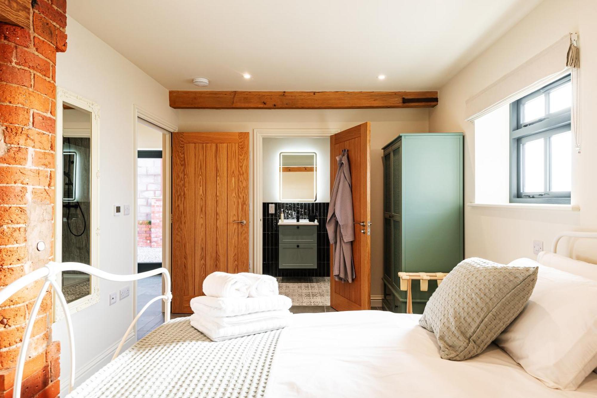 Pigeon House - Unique Barn With Private Garden, Hot Tub And Wood Burner Villa Shrewsbury Exteriör bild